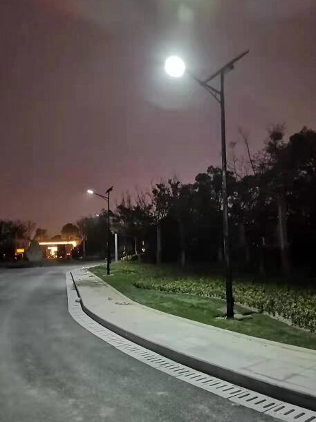 上海综合杆 太阳能路灯工程